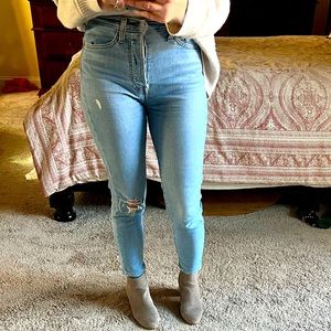 Levi’s wedgie skinny. Size 27